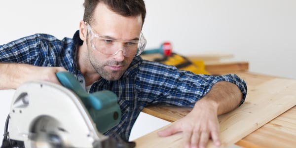 Differenza fra troncatrice per legno e troncatrice per ferro: quale scegliere e quando